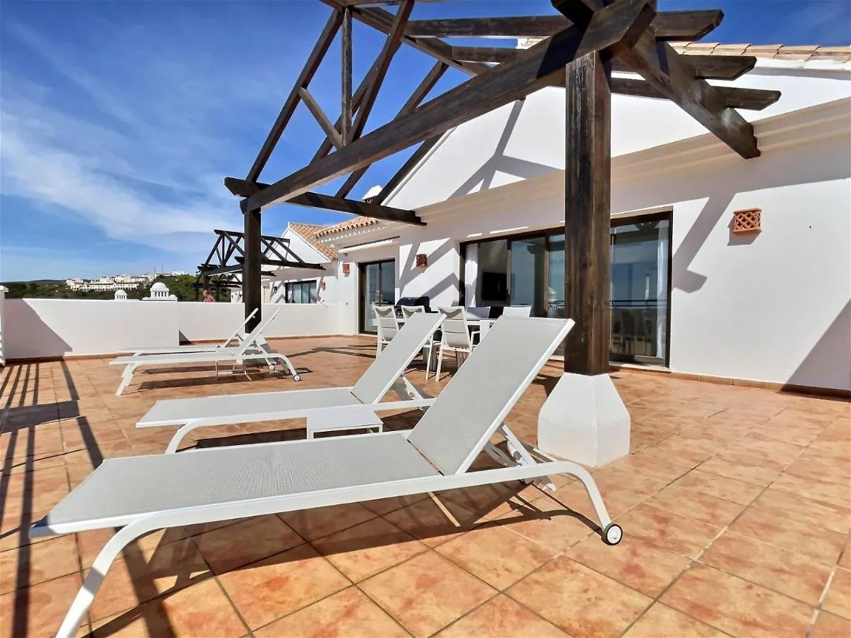 Spectacular 3 Bedroom Penthouse Apartment Casares 0*,
